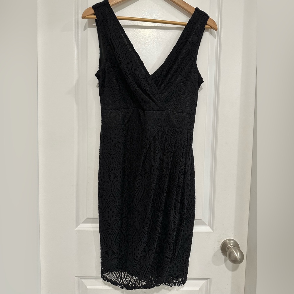 Le Chateau 2010s Sleeveless V Neck Black Lace Overlay Dress Feminine Size M